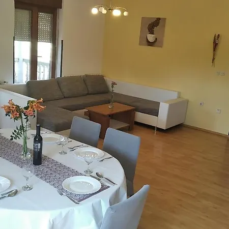 Stefany Apartment *